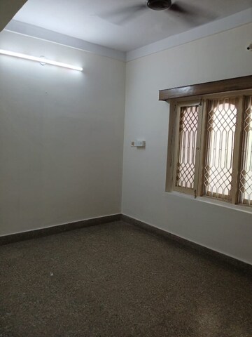 Room in 2 BHK Builder Floor at Koramangala – for Rent