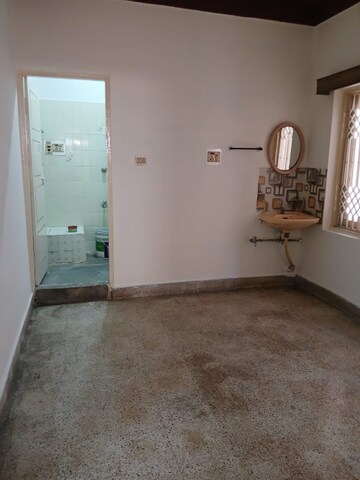 Room in 2 BHK Builder Floor at Koramangala – for Rent