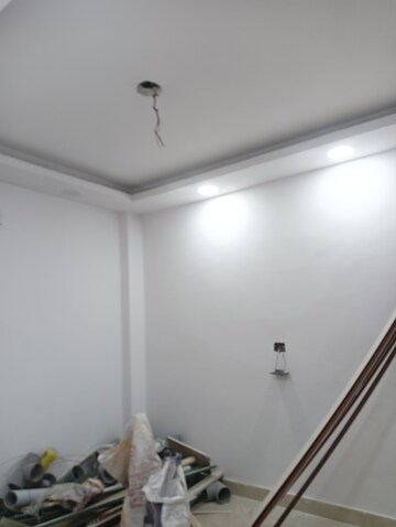 Furnished Amenities in 3 BHK Builder Floor at Govindpuri – for Sale