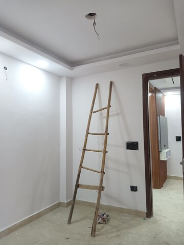 Building Lobby in 3 BHK Builder Floor at Govindpuri – for Sale