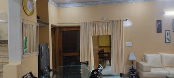 Furnished Amenities in 3 BHK Builder Floor at Sector 14 – for Rent