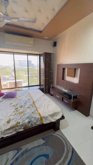 Bedroom in 4 BHK Apartment at Sindhi Society, Chembur – for Rent