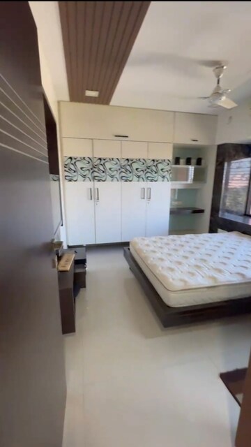 Bedroom in 4 BHK Apartment at Sindhi Society, Chembur – for Rent