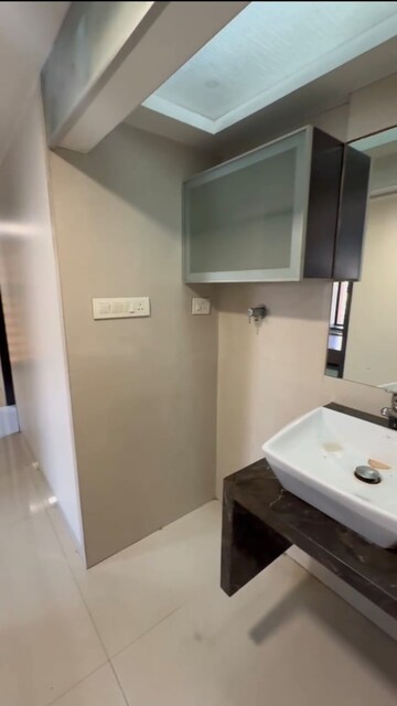Bathroom in 4 BHK Apartment at Sindhi Society, Chembur – for Rent