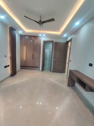Room in 3 BHK Apartment at Smart World The Edition, Sector 66 – for Sale