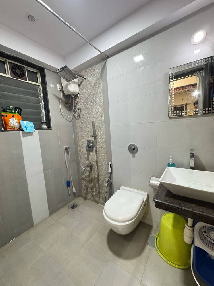 Bathroom, sindhi-society 2 Bedroom 940 Sq.Ft. Apartment In Chembur Mumbai 8642236