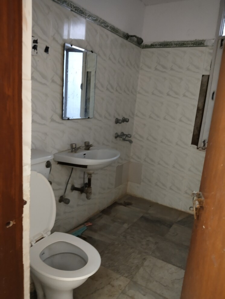 Bathroom, sector 21c 3 Bedroom 1450 Sq.Ft. Apartment In Sector 21c Faridabad 8642333