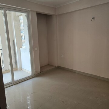Room in 3 BHK Apartment at Amrapali Golf Homes, Sector 4 Greater Noida – for Sale