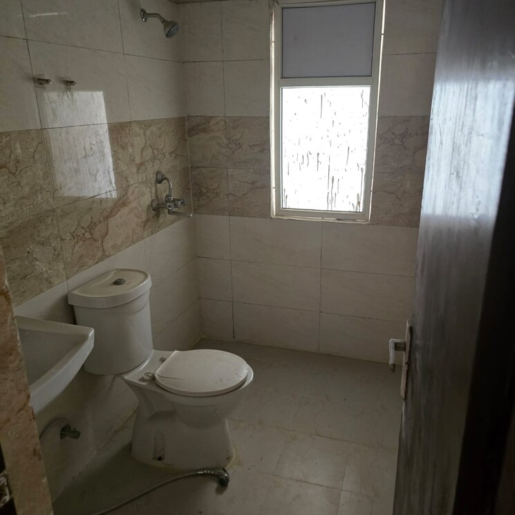 Bathroom, amrapali-golf-homes 3 Bedroom 1425 Sq.Ft. Apartment In Sector 4 Greater Noida Greater Noida 8642346
