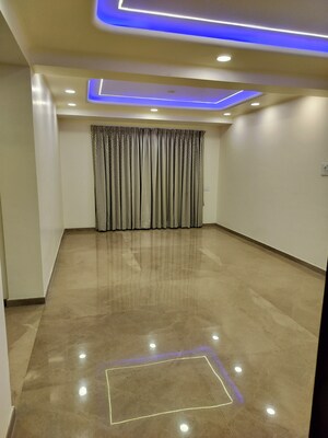 Room in 2 BHK Apartment at Relliance Lashkaria Solitaire, Andheri West – for Sale