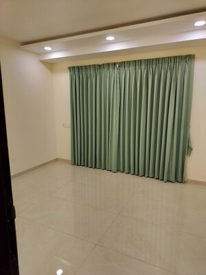 Room in 2 BHK Apartment at Relliance Lashkaria Solitaire, Andheri West – for Sale