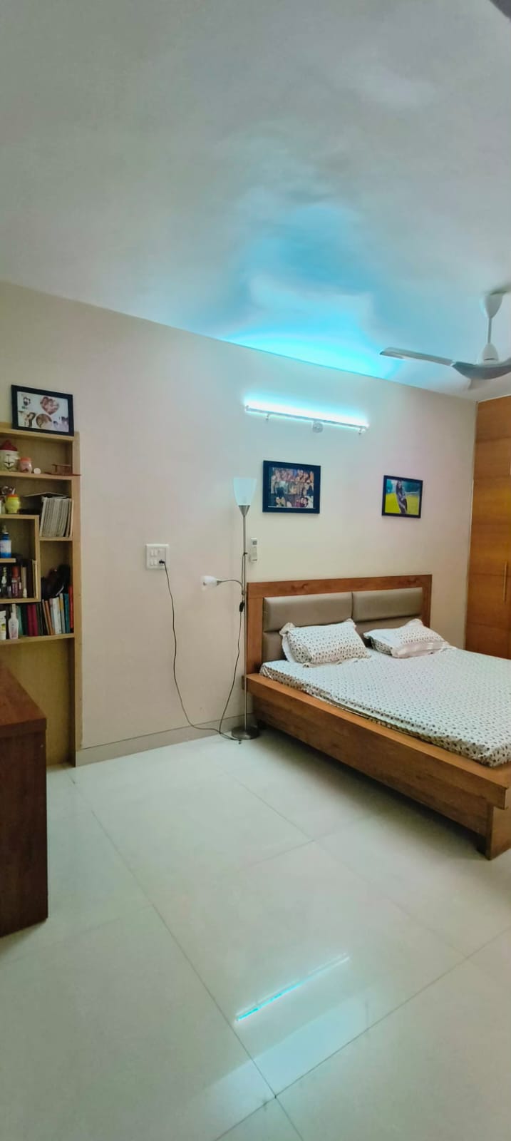 1 RkBuilder Floor For Rent in Raksha Vikas Apartments