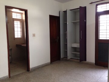Room in 2 BHK Builder Floor at Suncity Township Gurgaon, Sector 54 – for Rent