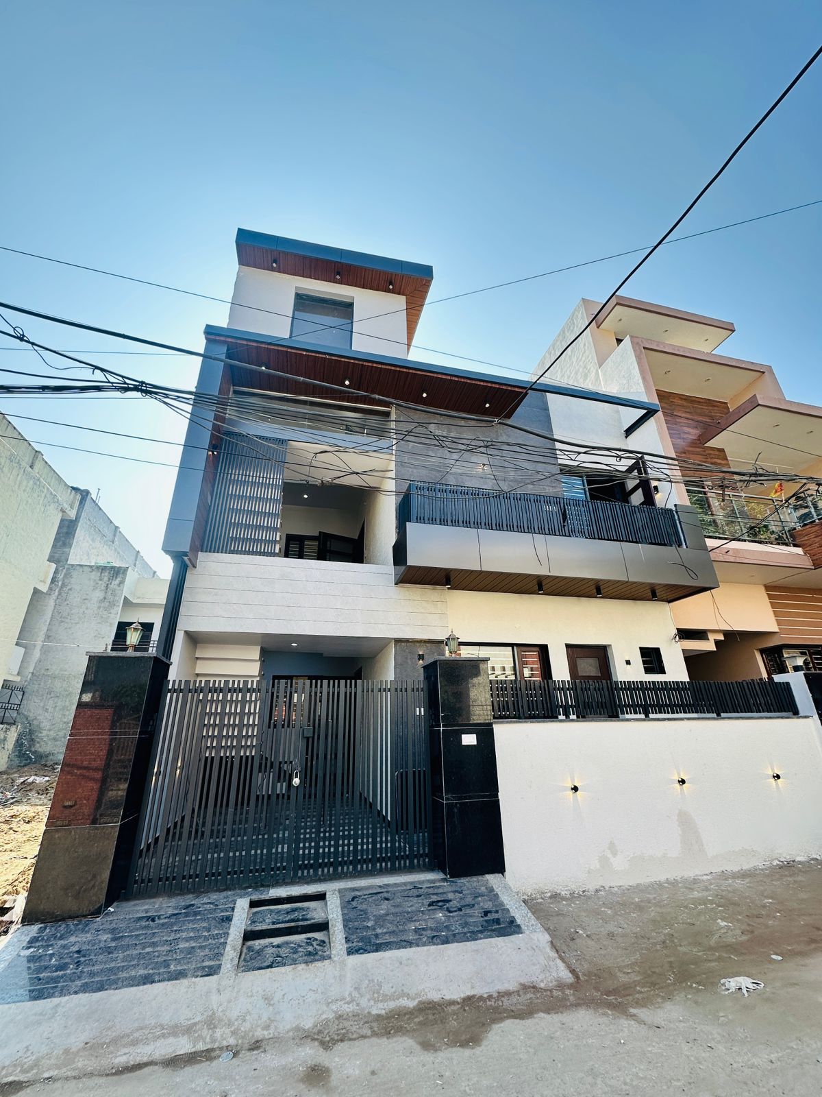 3 BHK + Extra Room Independent House For Sale in Jarnail Enclave
