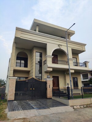 5 BHK Independent House For Sale in Aerocity