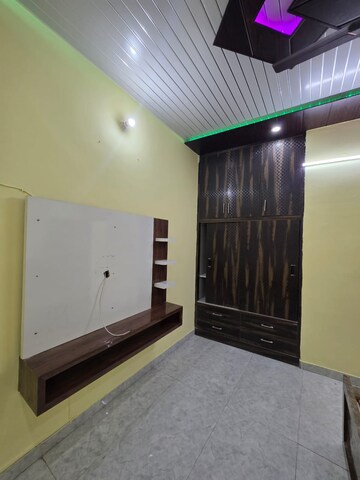 Room in 2 BHK Builder Floor at Dehradun Cantt – for Rent