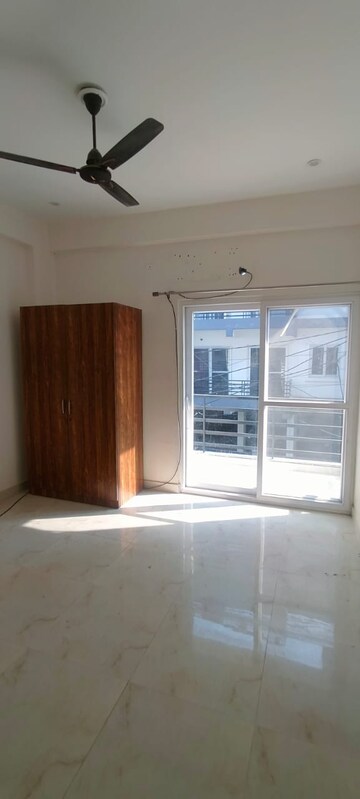 Room in 2 BHK Builder Floor at Dehradun Cantt – for Rent