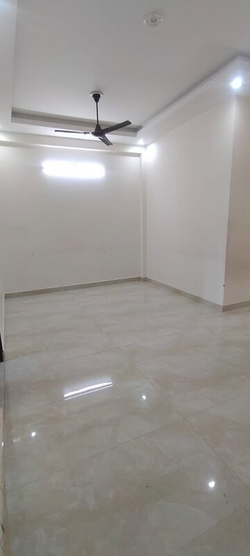Room in 2 BHK Builder Floor at Dehradun Cantt – for Rent