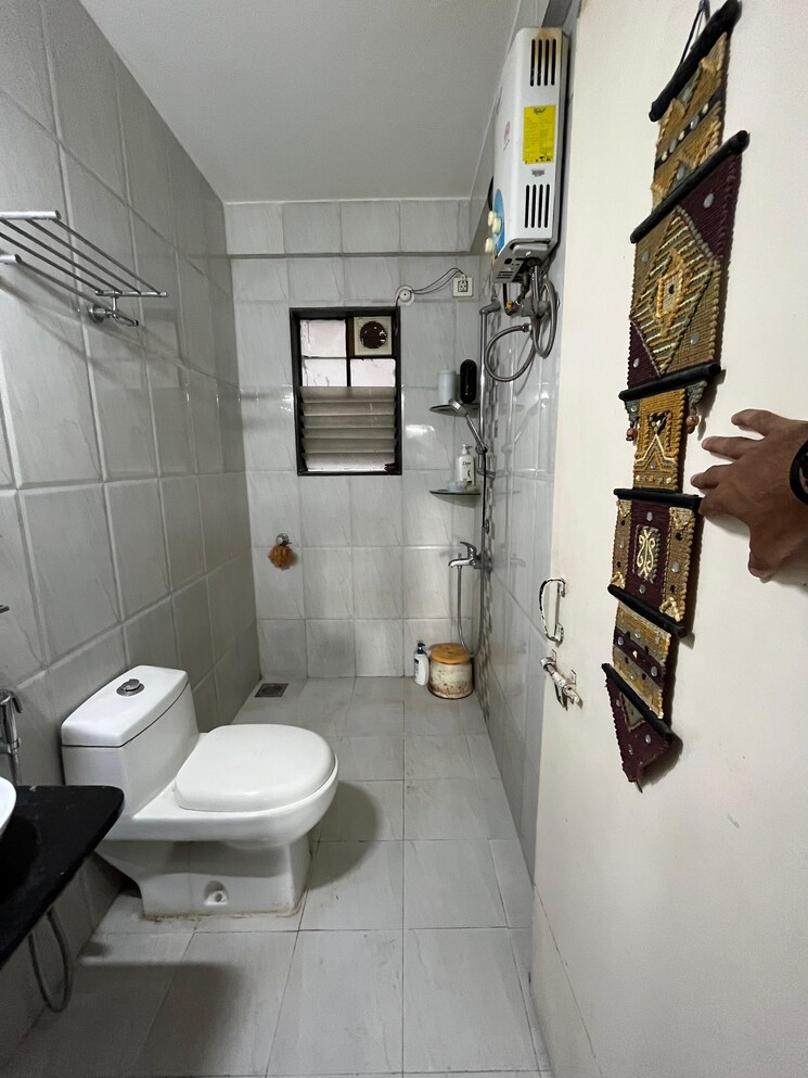 Bathroom, karishma-society 2 Bedroom 1200 Sq.Ft. Apartment In Kothrud Pune 8642664