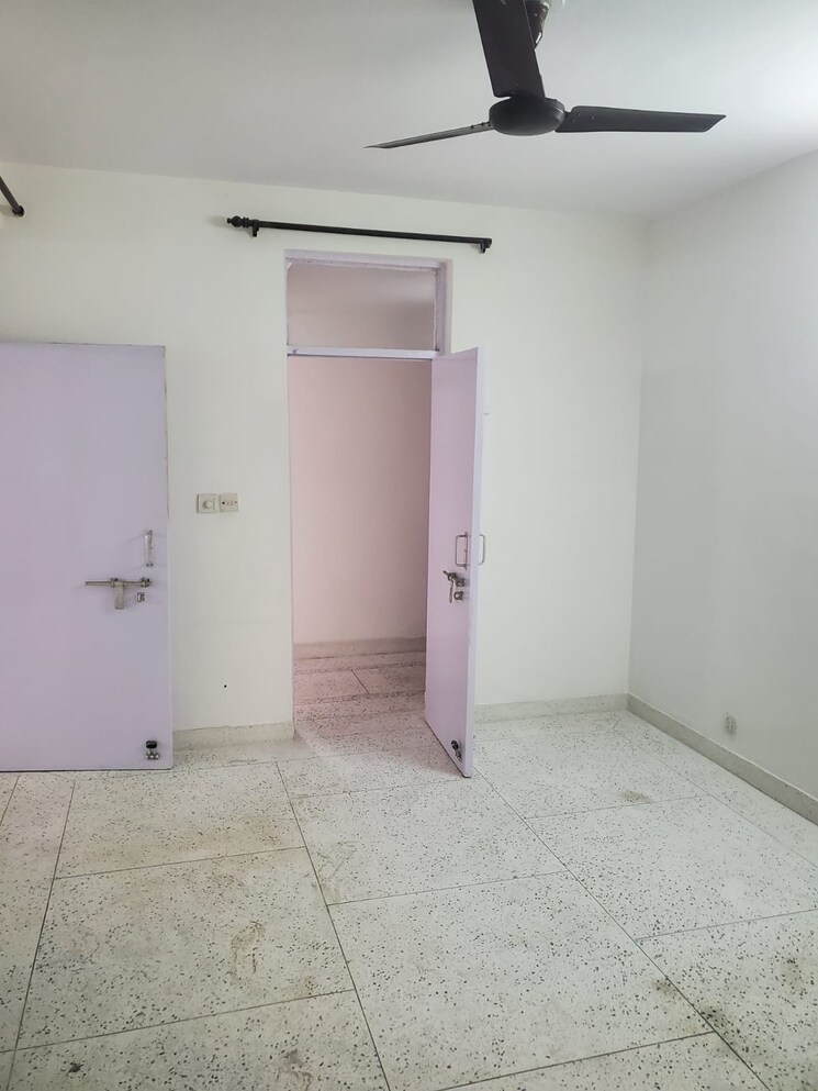 Room, sector 22 dwarka 3 Bedroom 1600 Sq.Ft. Apartment In Sector 22 Dwarka Delhi 8642646