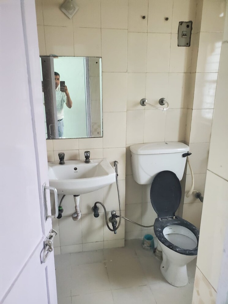 Bathroom, sector 22 dwarka 3 Bedroom 1600 Sq.Ft. Apartment In Sector 22 Dwarka Delhi 8642646