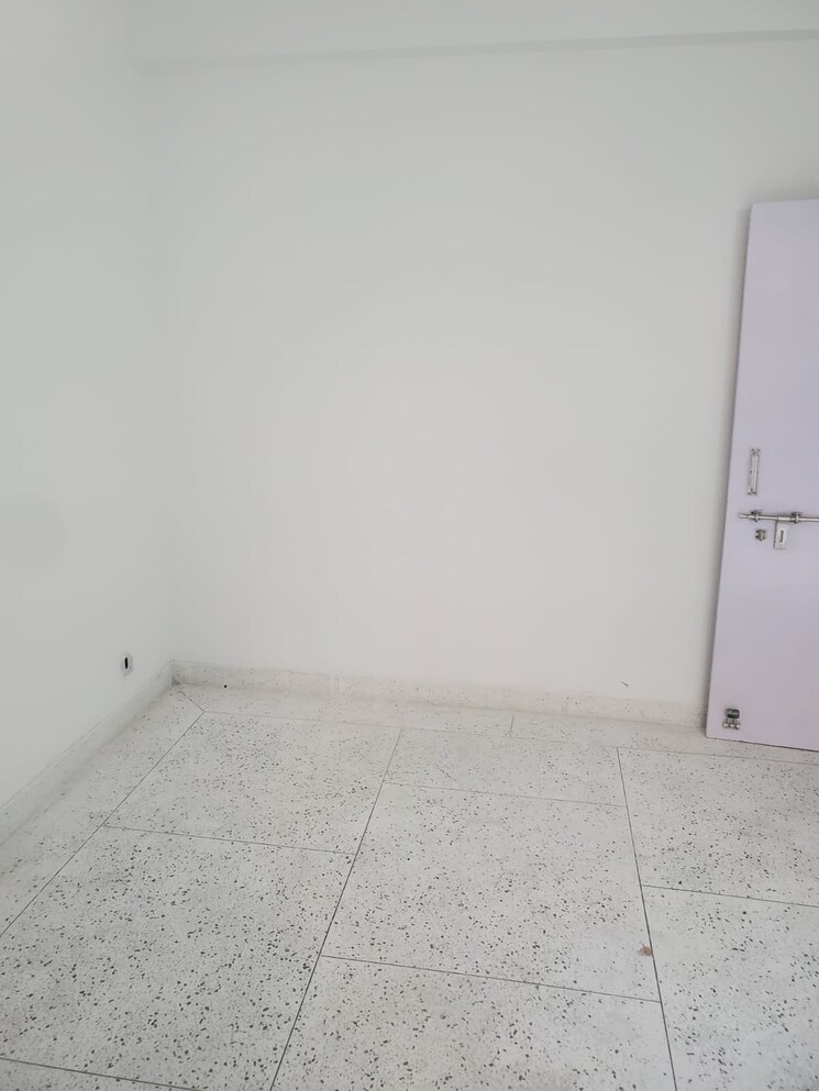 Room, sector 22 dwarka 3 Bedroom 1600 Sq.Ft. Apartment In Sector 22 Dwarka Delhi 8642646