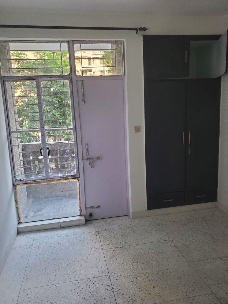 Room, sector 22 dwarka 3 Bedroom 1600 Sq.Ft. Apartment In Sector 22 Dwarka Delhi 8642646