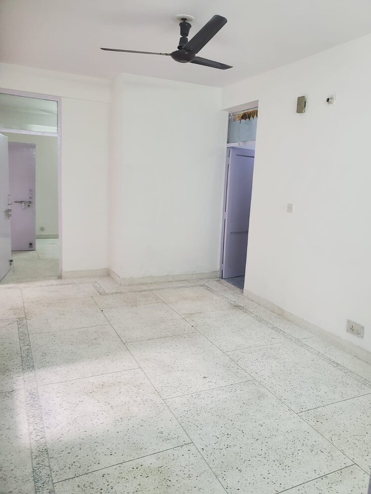 Room, sector 22 dwarka 3 Bedroom 1600 Sq.Ft. Apartment In Sector 22 Dwarka Delhi 8642646