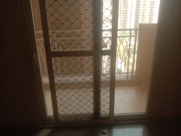 Room in 2.5 BHK Apartment at Mahagun Mywoods, Sector 16c Greater Noida – for Rent