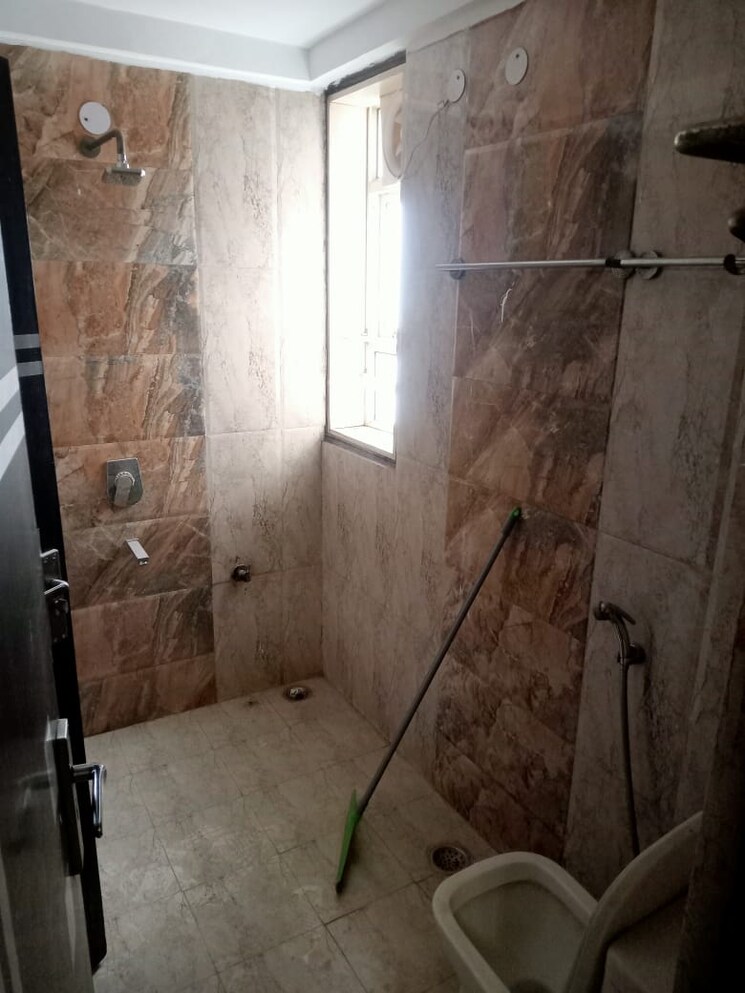 Attached Bathroom, sector 12 dwarka 3 Bedroom 1450 Sq.Ft. Apartment In Sector 12 Dwarka Delhi 8642716