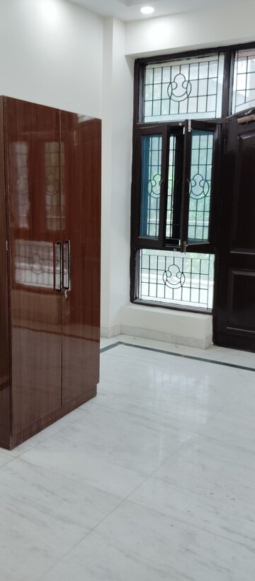 Room in 4 BHK Builder Floor at Nehra Villa, Sector 49 – for Rent
