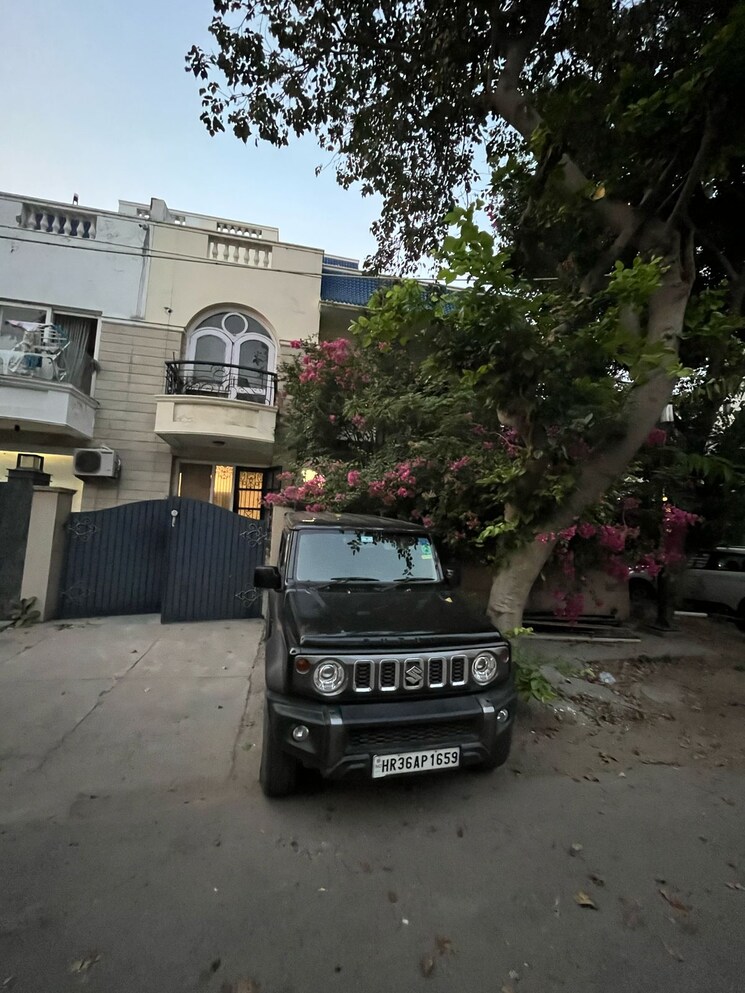  Parking, eros-rosewood-city 6 Bedroom 3700 Sq.Ft. Villa In Sector 49 Gurgaon 8642734