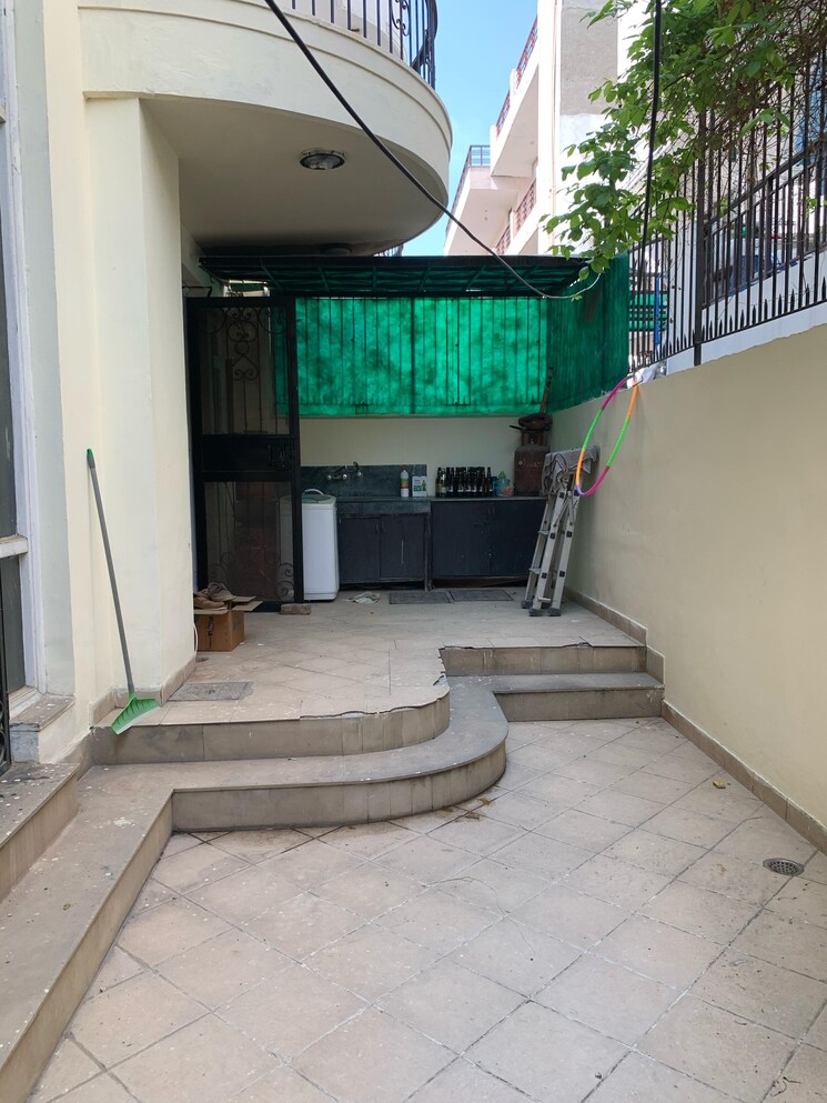 Balcony, eros-rosewood-city 6 Bedroom 3700 Sq.Ft. Villa In Sector 49 Gurgaon 8642734