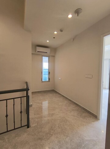 Room in 3 BHK Apartment at Indiabulls Sky Forest, Lower Parel – for Rent