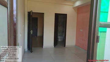 Room in 3 BHK Builder Floor at Dhakoli – for Rent