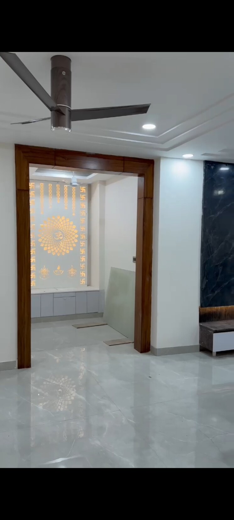 Room, sector 85 5 Bedroom 500 Sq.Yd. Builder Floor In Sector 85 Faridabad 8642742