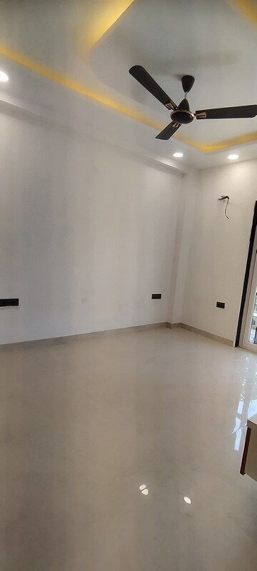 Room in 3 BHK Builder Floor at Green Fields Colony – for Sale