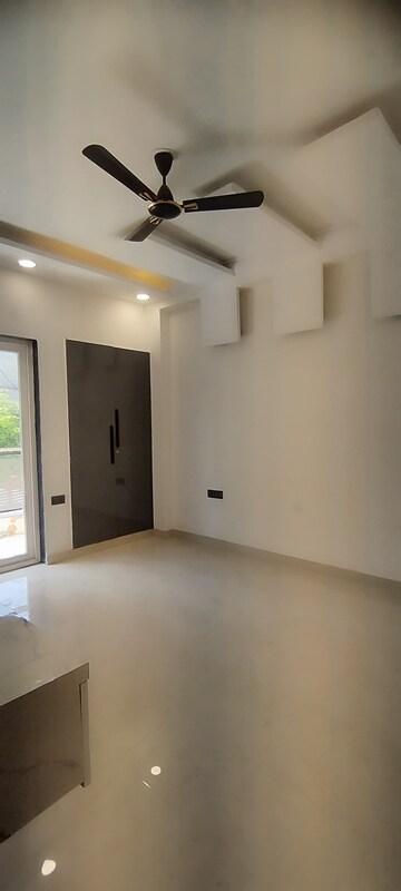 Room in 3 BHK Builder Floor at Green Fields Colony – for Sale