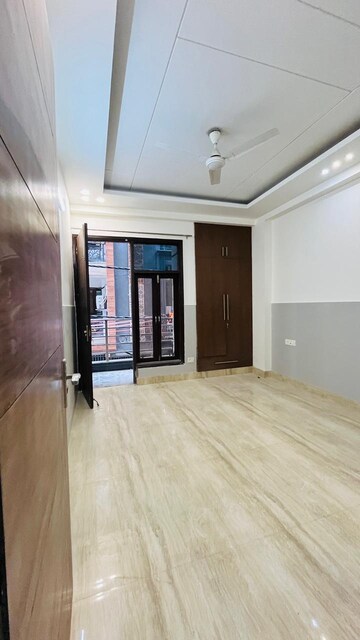 Room in 3 BHK Apartment at Palm Residency Chhatarpur, Chattarpur – for Rent