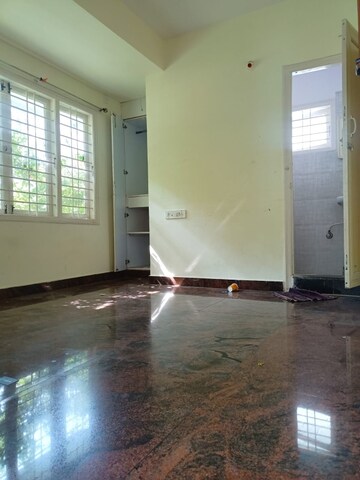 Room in 3 BHK Builder Floor at Koramangala – for Rent