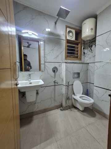Bathroom in 3 BHK Apartment at Palm Residency Chhatarpur, Chattarpur – for Rent