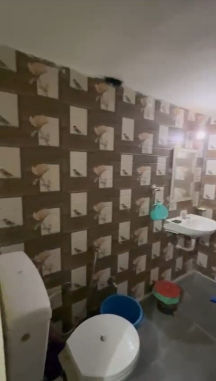 Bathroom, green fields colony 1 RK 165 Sq.Ft. Apartment In Green Fields Colony Faridabad 8642768