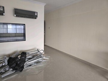 Room in 4 BHK Apartment at Chaitanya Tower, Prabhadevi – for Rent