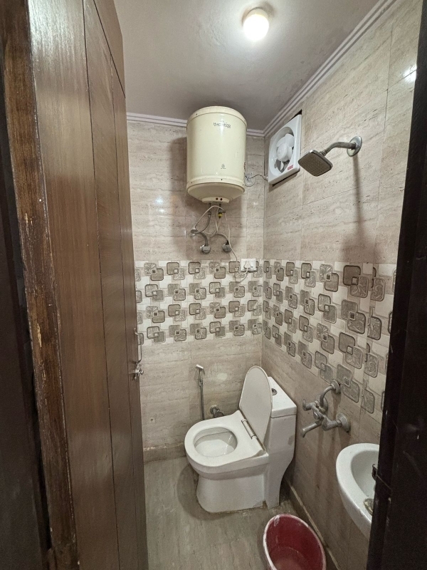 2 BHK + Pooja Room Builder Floor For Rent in Govindpuri