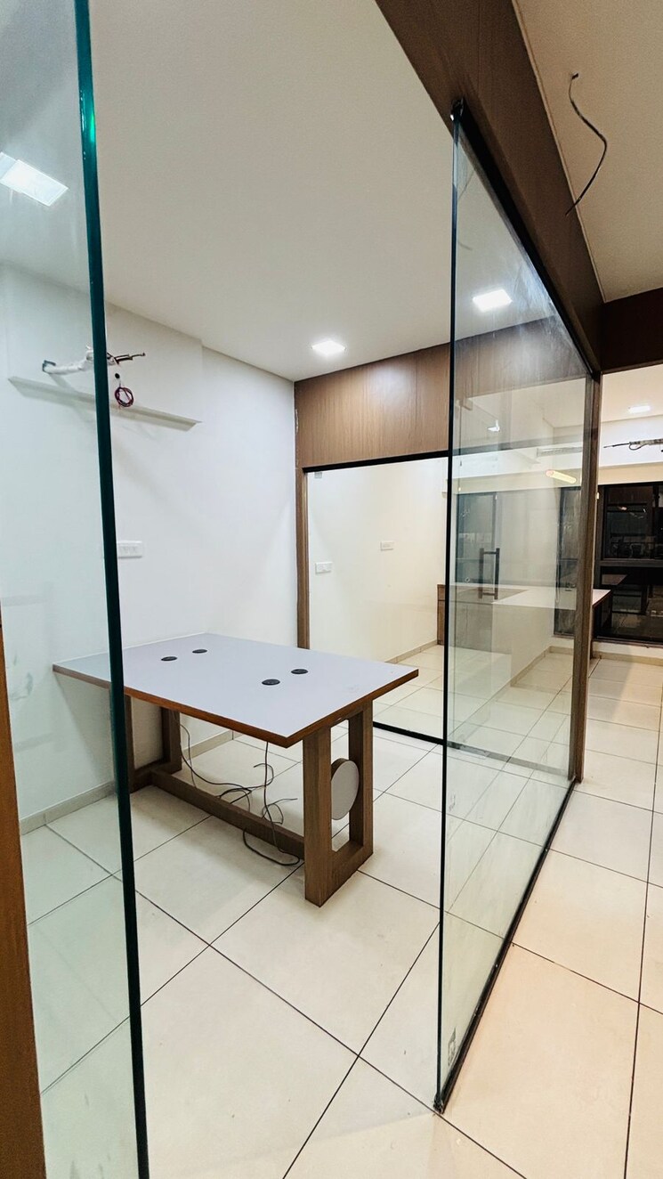 Team Area, kp-epitome Commercial Office Space 702 Sq.Ft. In Makarba Ahmedabad 8642800