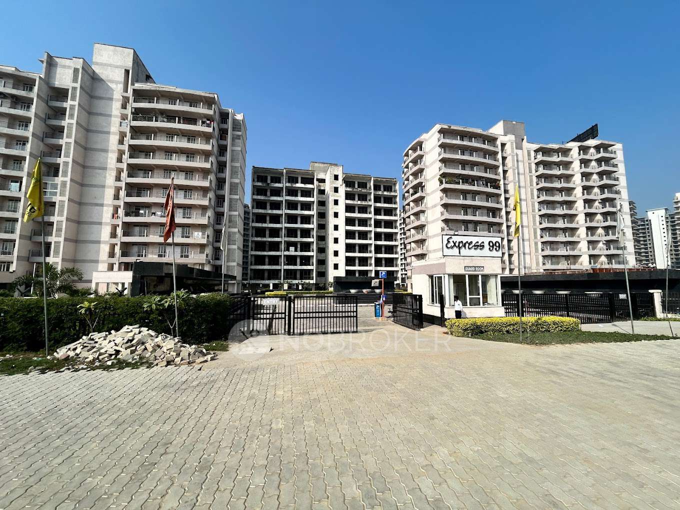 3.5 BHK + Pooja Room,Servant Room Apartment For Sale in Pareena Express Height 