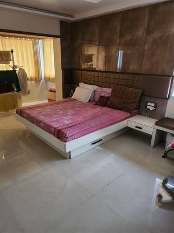 Bedroom in 5 BHK Apartment at Ajanta Apartment Colaba, Colaba – for Rent