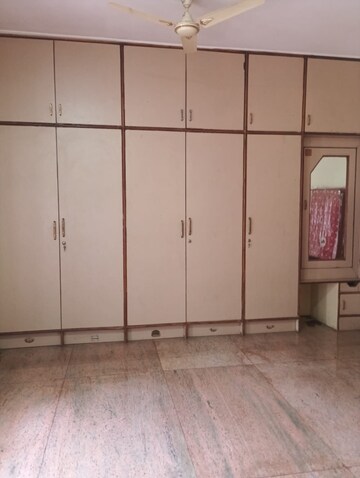 Room in 2 BHK Builder Floor at Koramangala – for Rent