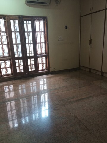 Room in 2 BHK Builder Floor at Koramangala – for Rent
