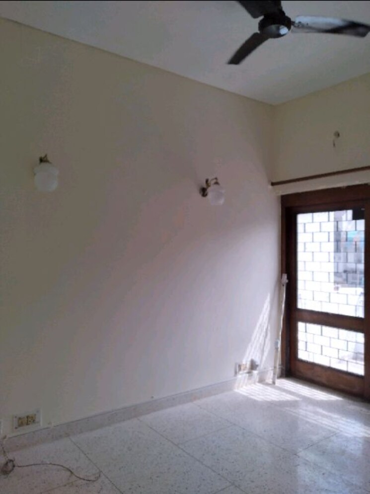 Room, greater kailash ii 3 Bedroom 1800 Sq.Ft. Builder Floor In Greater Kailash ii Delhi 8643061